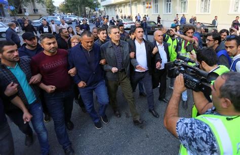Azeri protesters say they’ll end blockage of key road